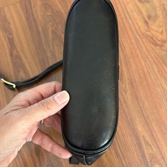 Oroton vintage black leather Crossbody bag - Picture 8 of 8